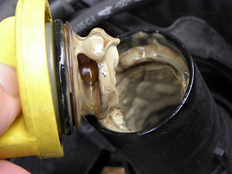 Почему в моторное масло попадает вода: чем это чревато, как определить и исправить